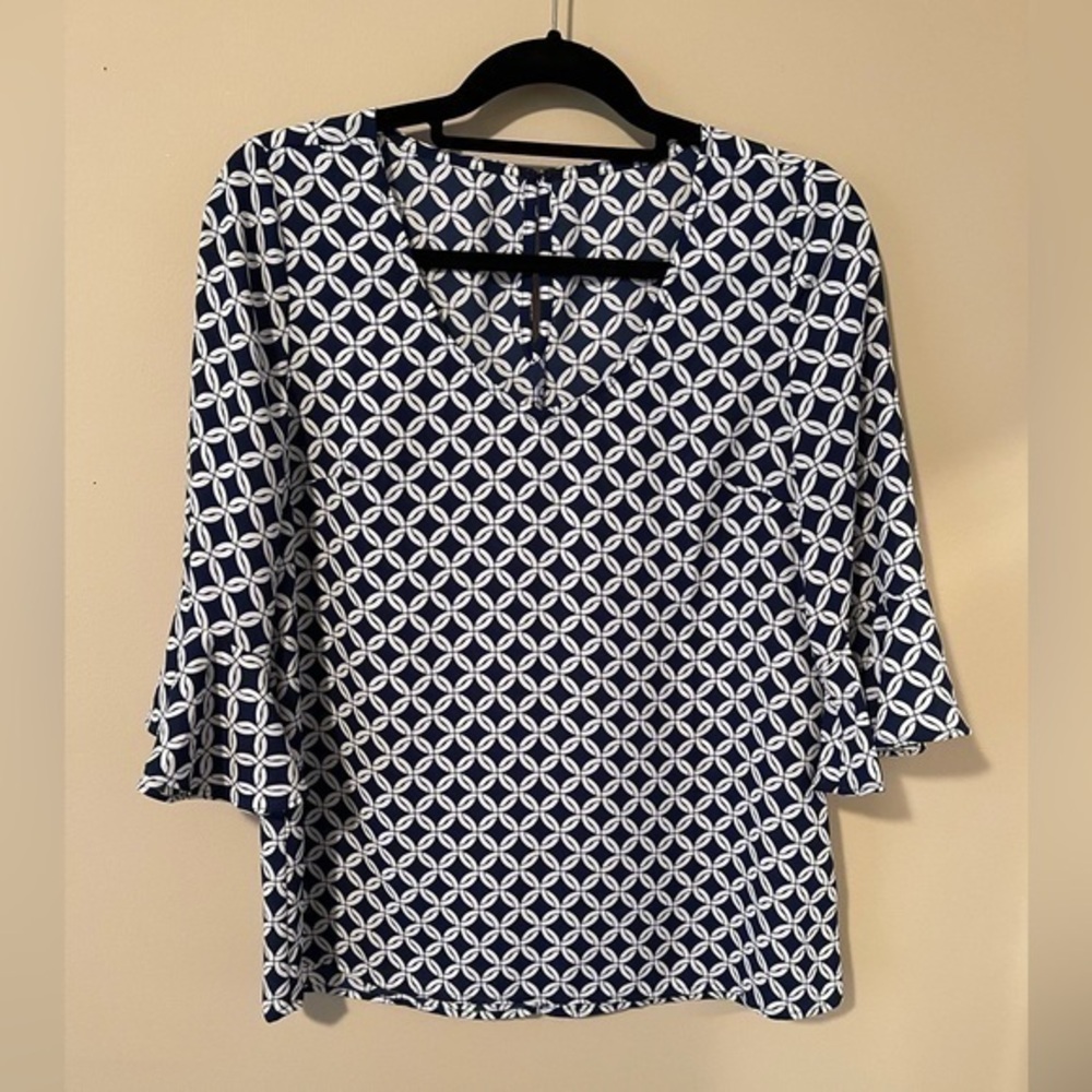 Tulip sleeve blue and white geometric design blouse. Size S/M.
